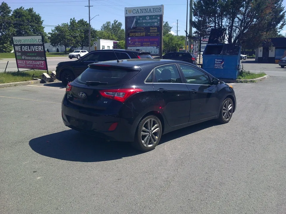 Hyundai Elantra Gt 2016 photo 3