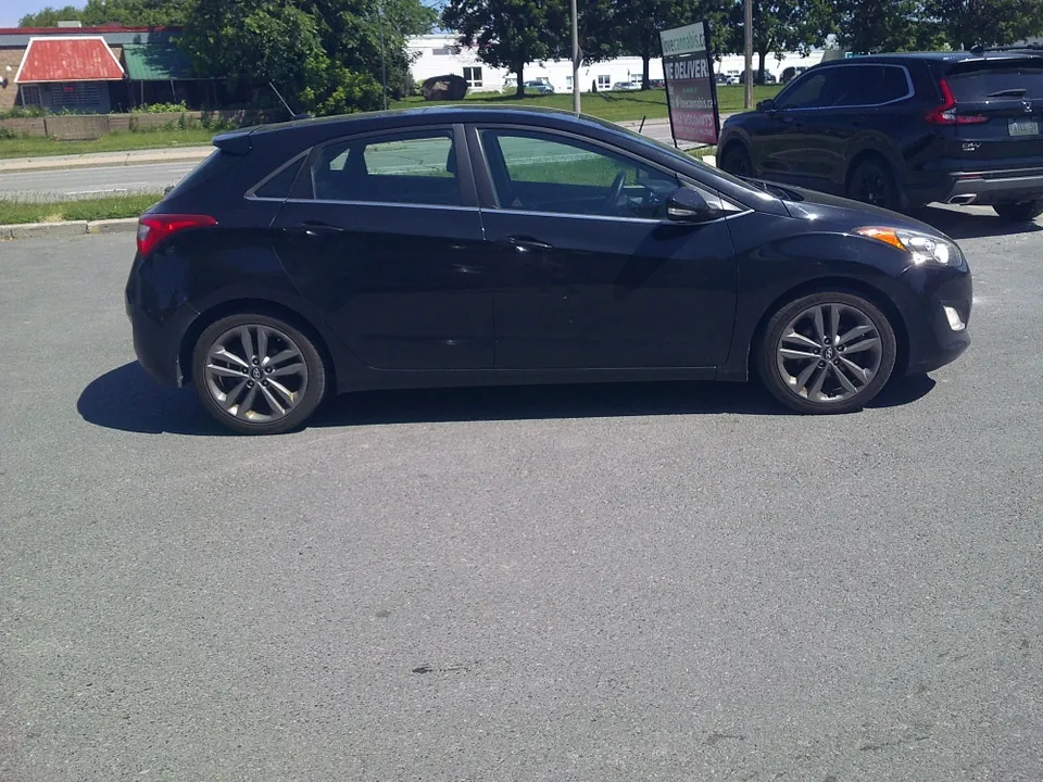 Hyundai Elantra Gt 2016 photo 2