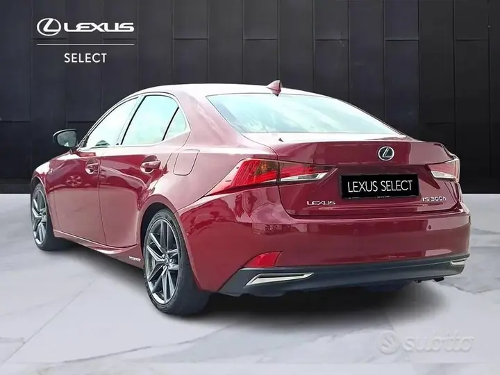 Lexus Is 300 2018 photo 3