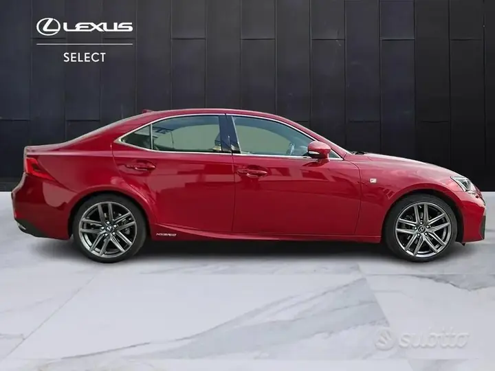 Lexus Is 300 2018 photo 4