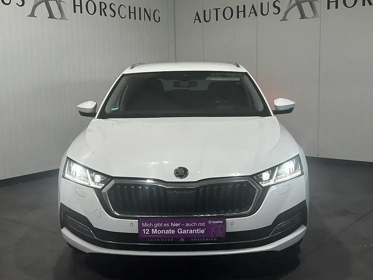 Skoda Octavia 2021 photo 2