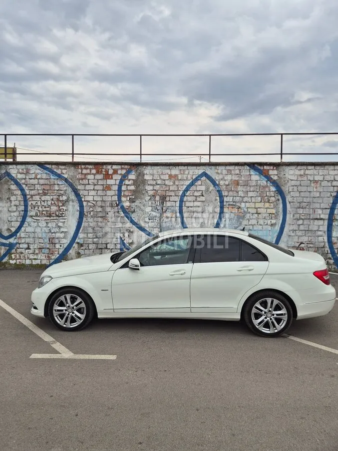 Mercedes-Benz C 200 2012 photo 2