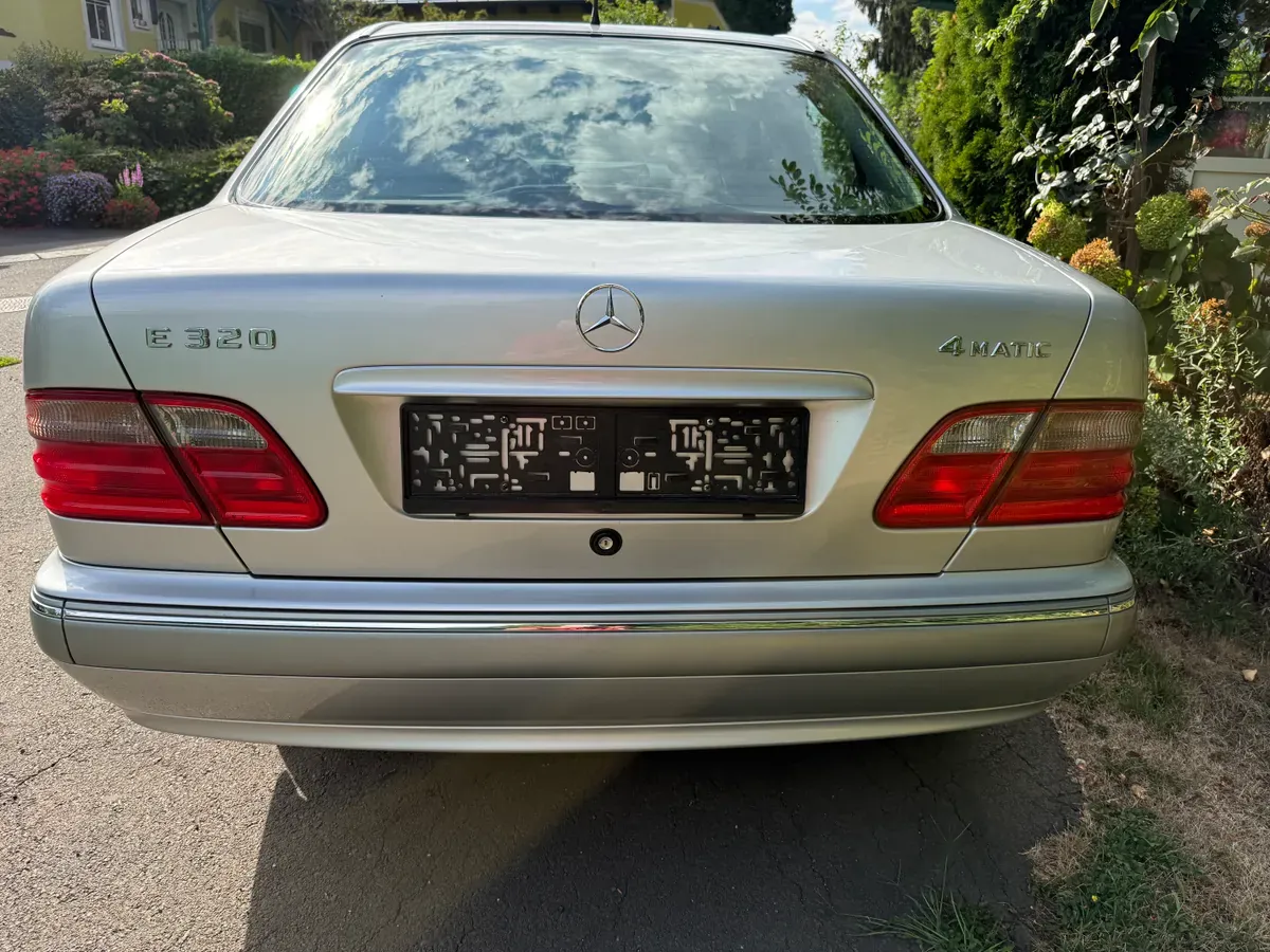 Mercedes-Benz E-Class 2001 photo 3