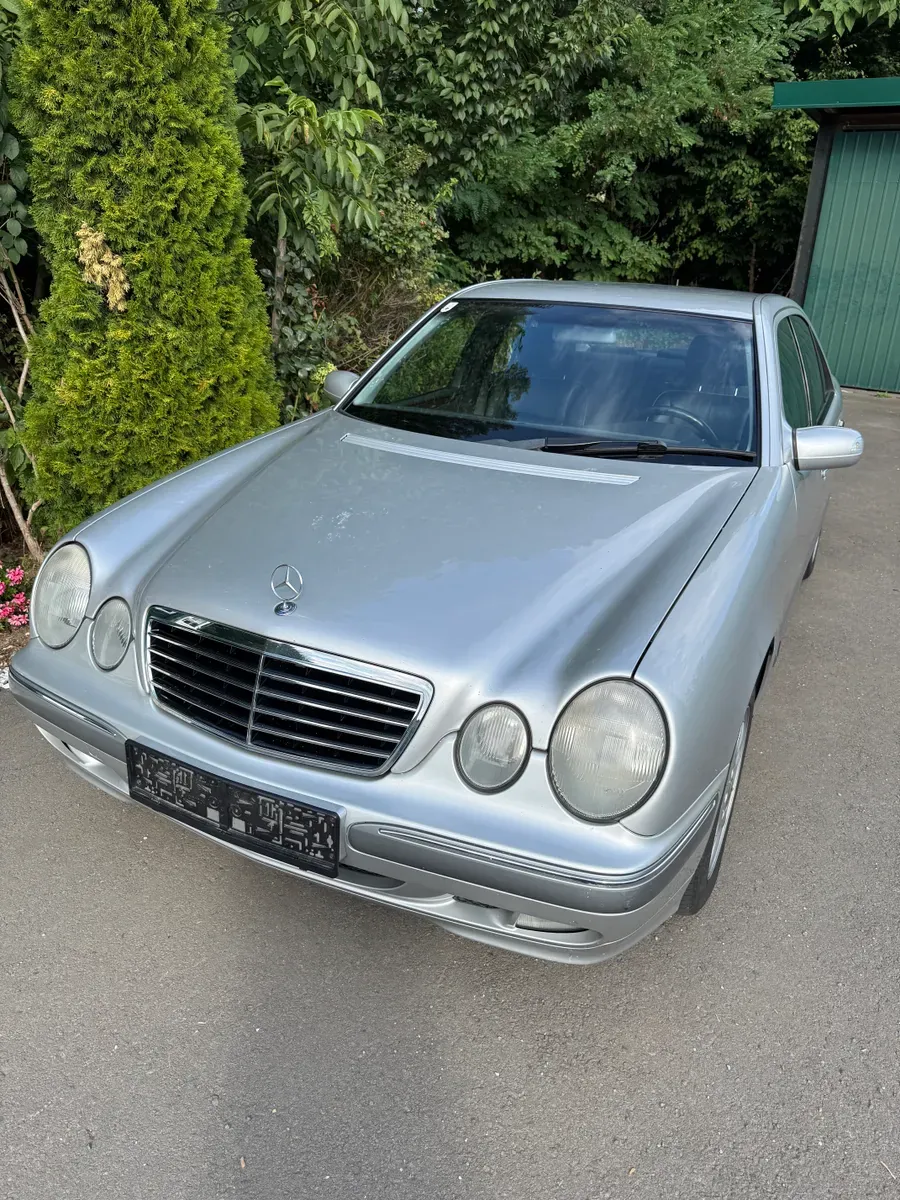 Mercedes-Benz E-Class 2001 photo 2