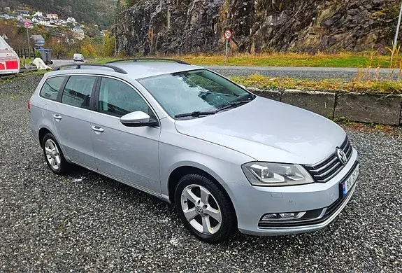 Volkswagen Passat 2011 photo 2