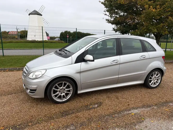 Mercedes-Benz B-Class 2009 photo 4