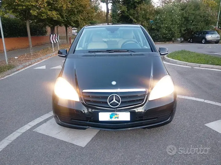Mercedes-Benz A 160 2010 photo 2