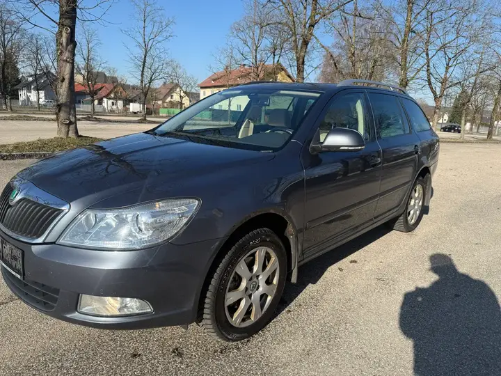 Skoda Octavia 2012 photo 2
