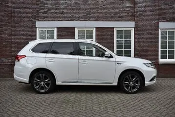 Mitsubishi Outlander 2016 photo 2