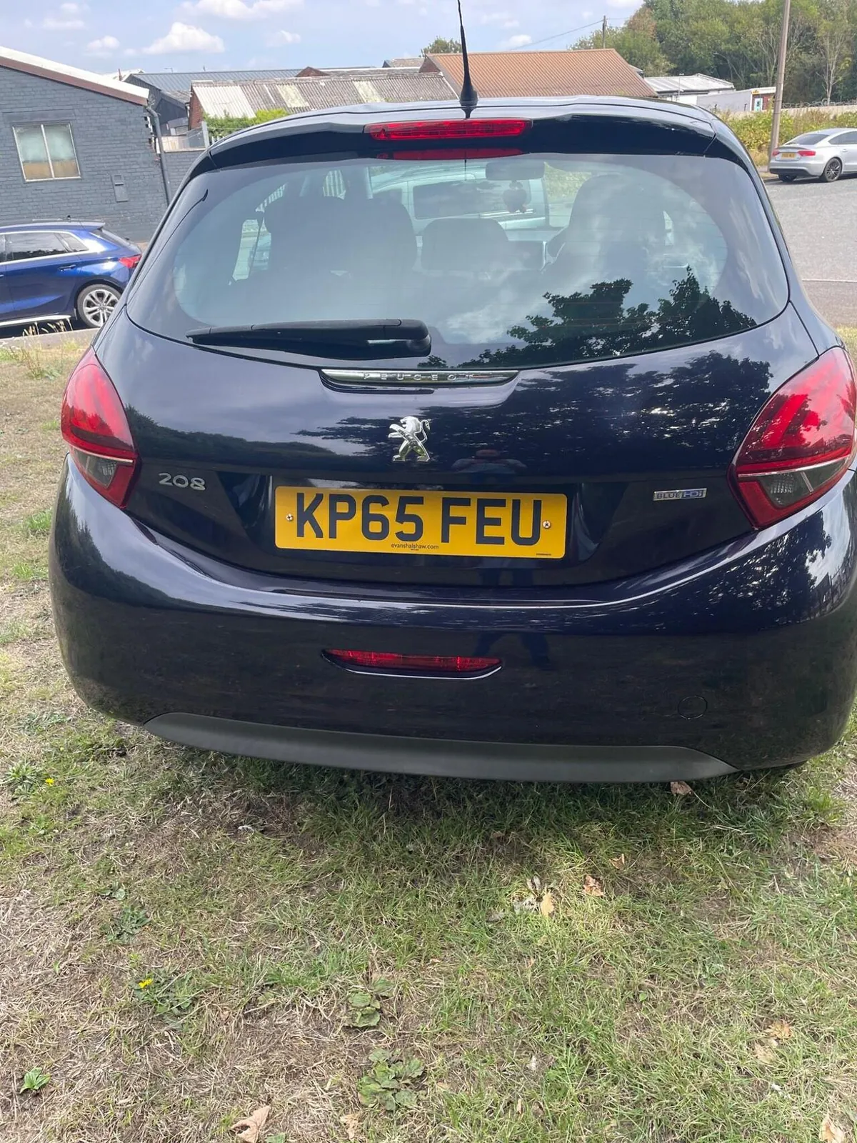 Peugeot 208 2015 photo 3