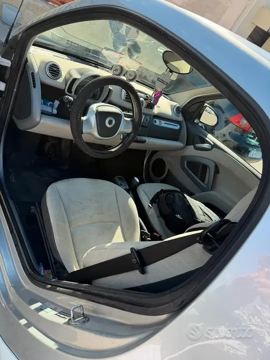 Smart Fortwo 2011 photo 3