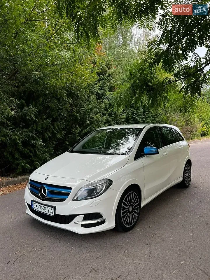 Mercedes-Benz B-Class 2015 photo 2