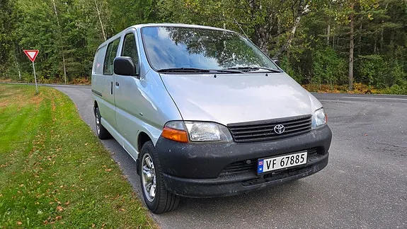 Toyota Hiace Combi 2005 photo 2