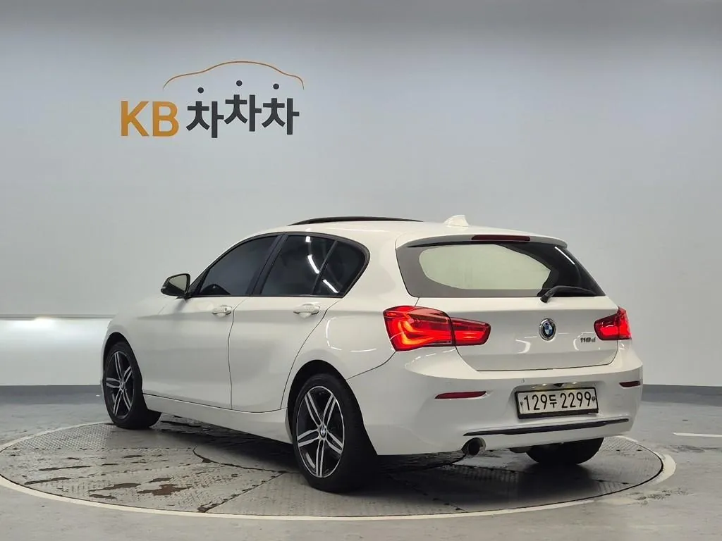 BMW 1 Series 2018 photo 2