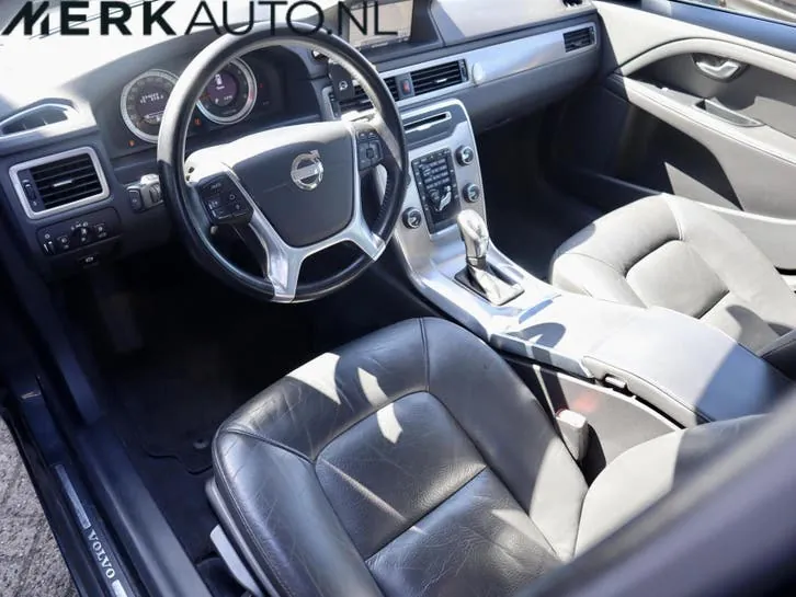 Volvo V70 2013 photo 2