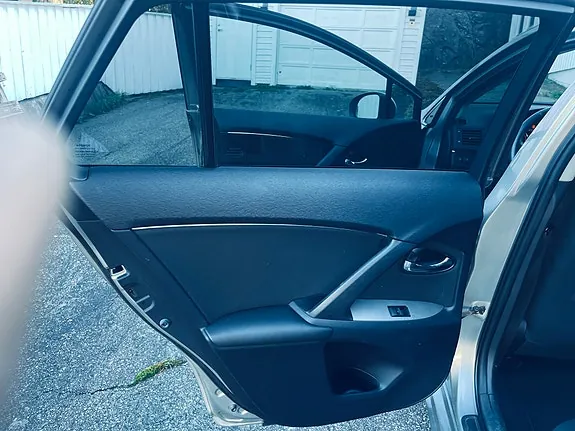 Toyota Avensis 2011 photo 4