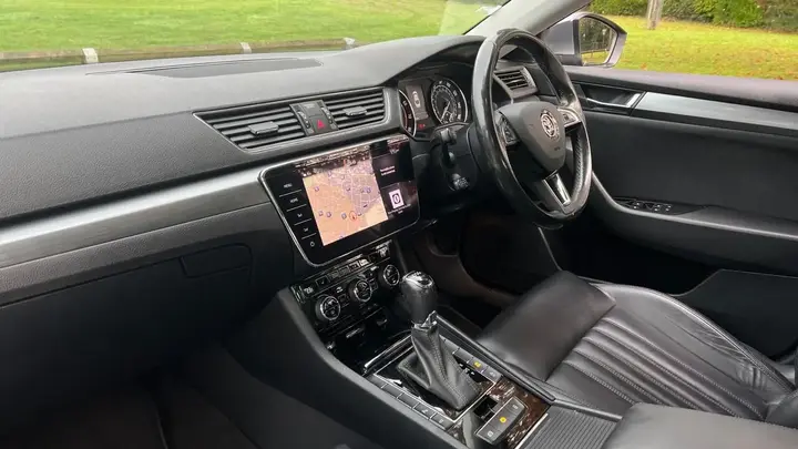 Skoda Superb 2018 photo 2