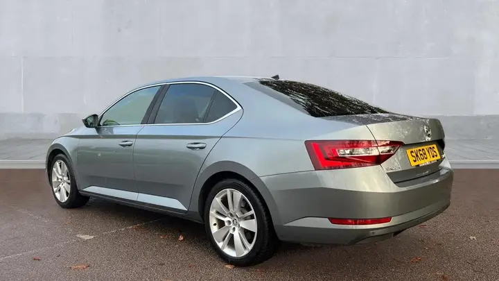 Skoda Superb 2018 photo 3