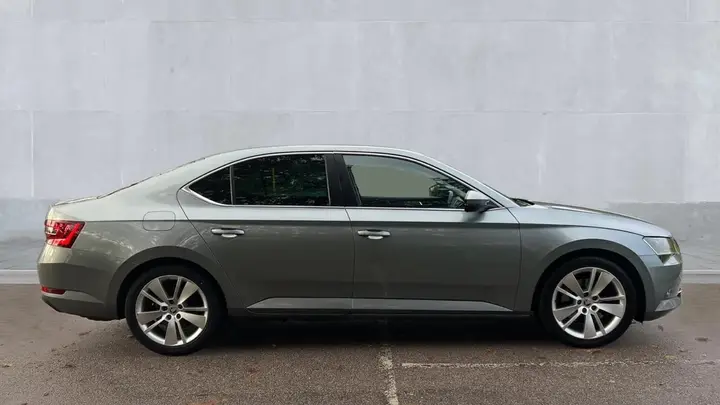 Skoda Superb 2018 photo 4