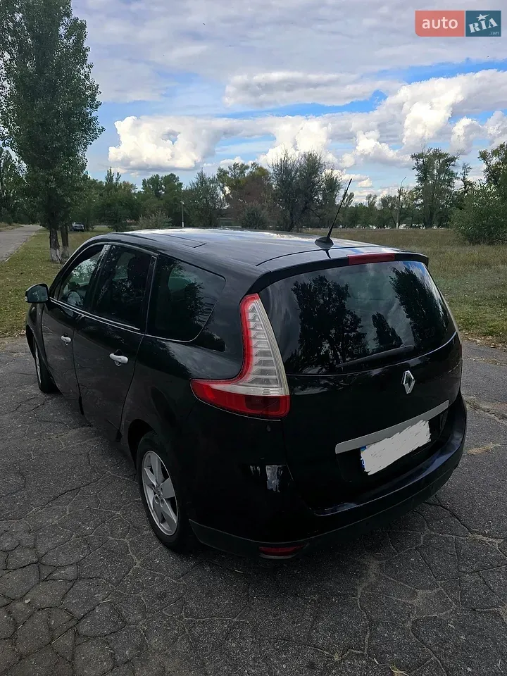 Renault Scenic 2011 photo 2
