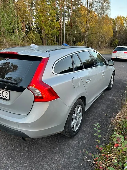 Volvo V60 2012 photo 2