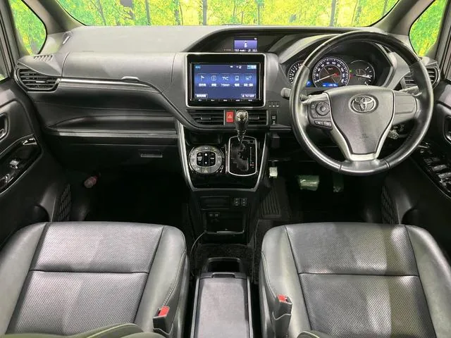 Toyota Esquaise 2017 photo 2