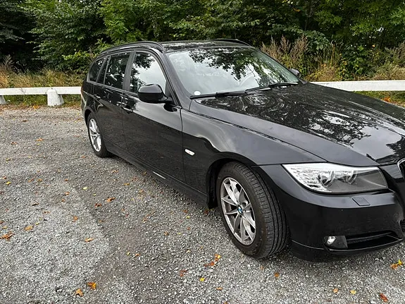 BMW 318I 2011 photo 3