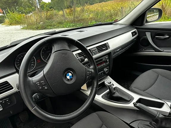 BMW 318I 2011 photo 5