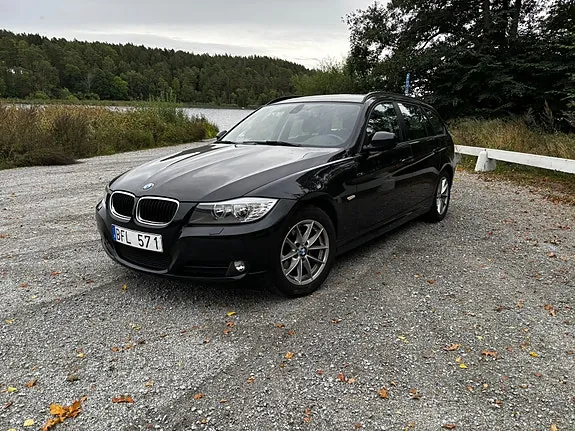 BMW 318I 2011 photo 2