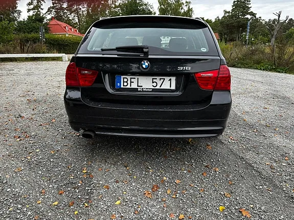 BMW 318I 2011 photo 4