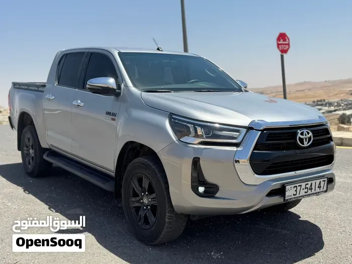 Toyota Hilux 2023 photo 2