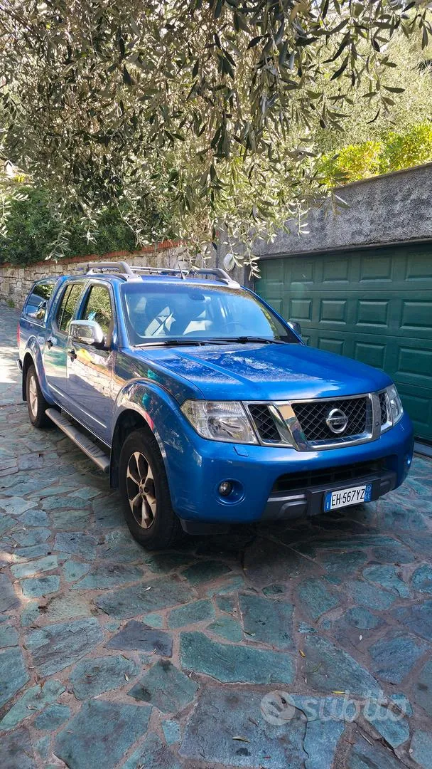 Nissan Navara 2011 photo 2