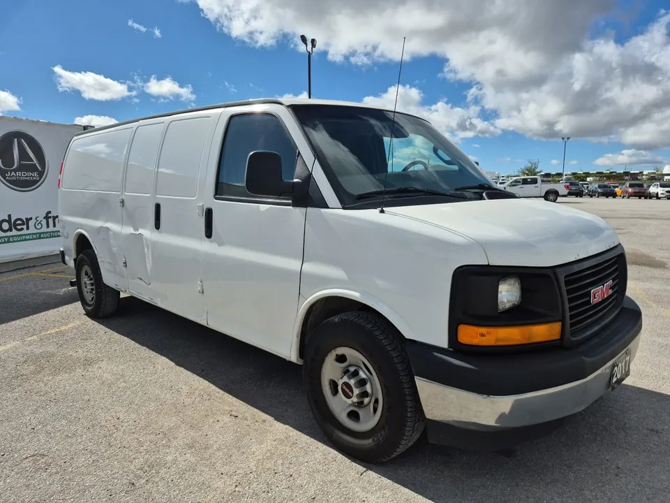 GMC Savana 2017 photo 3
