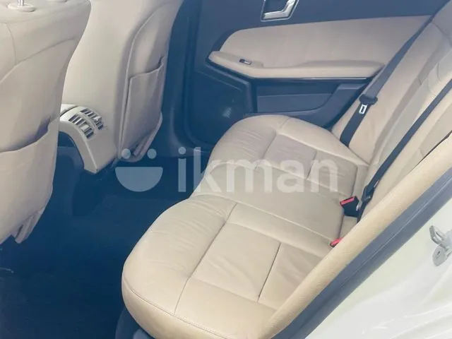 Mercedes-Benz E200 2010 photo 2