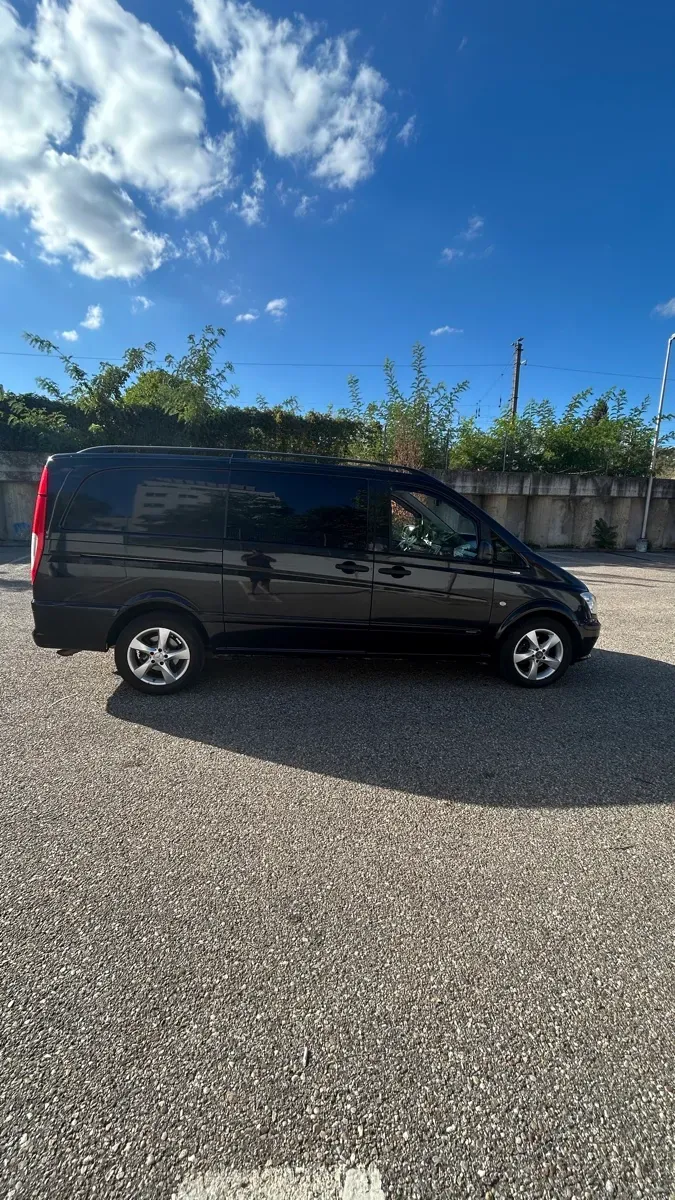 Mercedes-Benz Viano 2011 photo 2