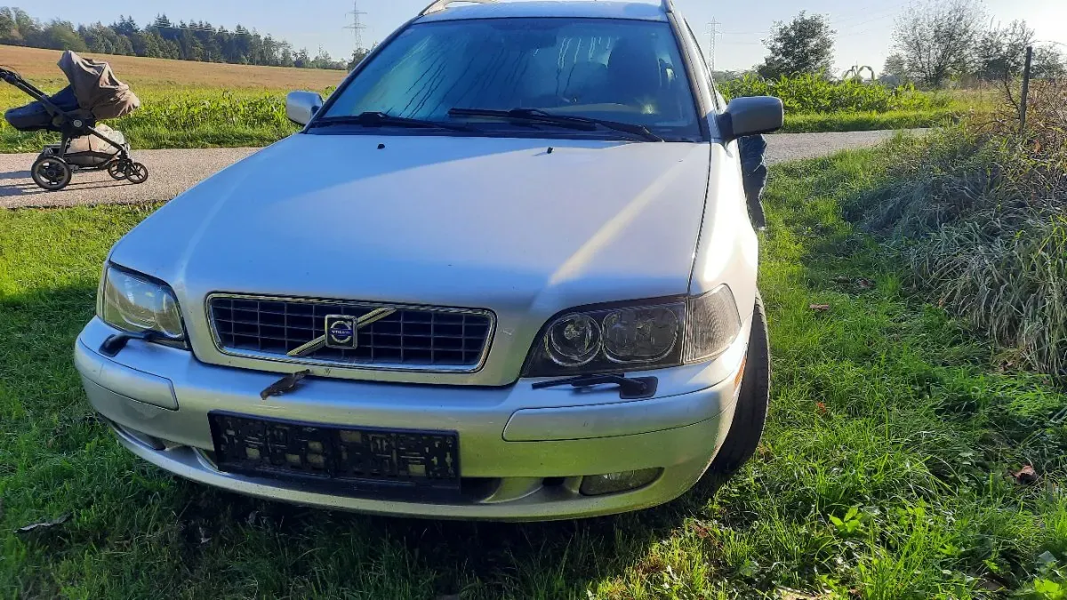 Volvo V40 2004 photo 2