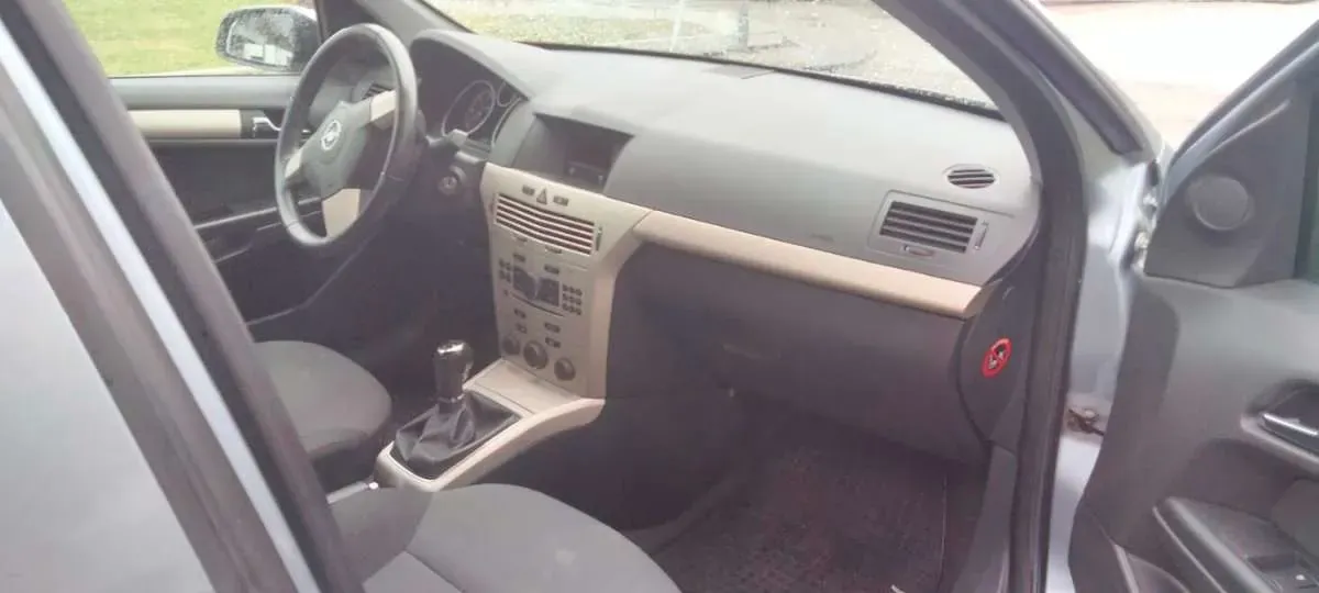 Opel Astra 2008 photo 2