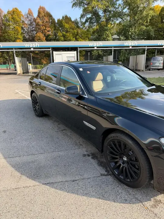 BMW 7 Series 2009 photo 3