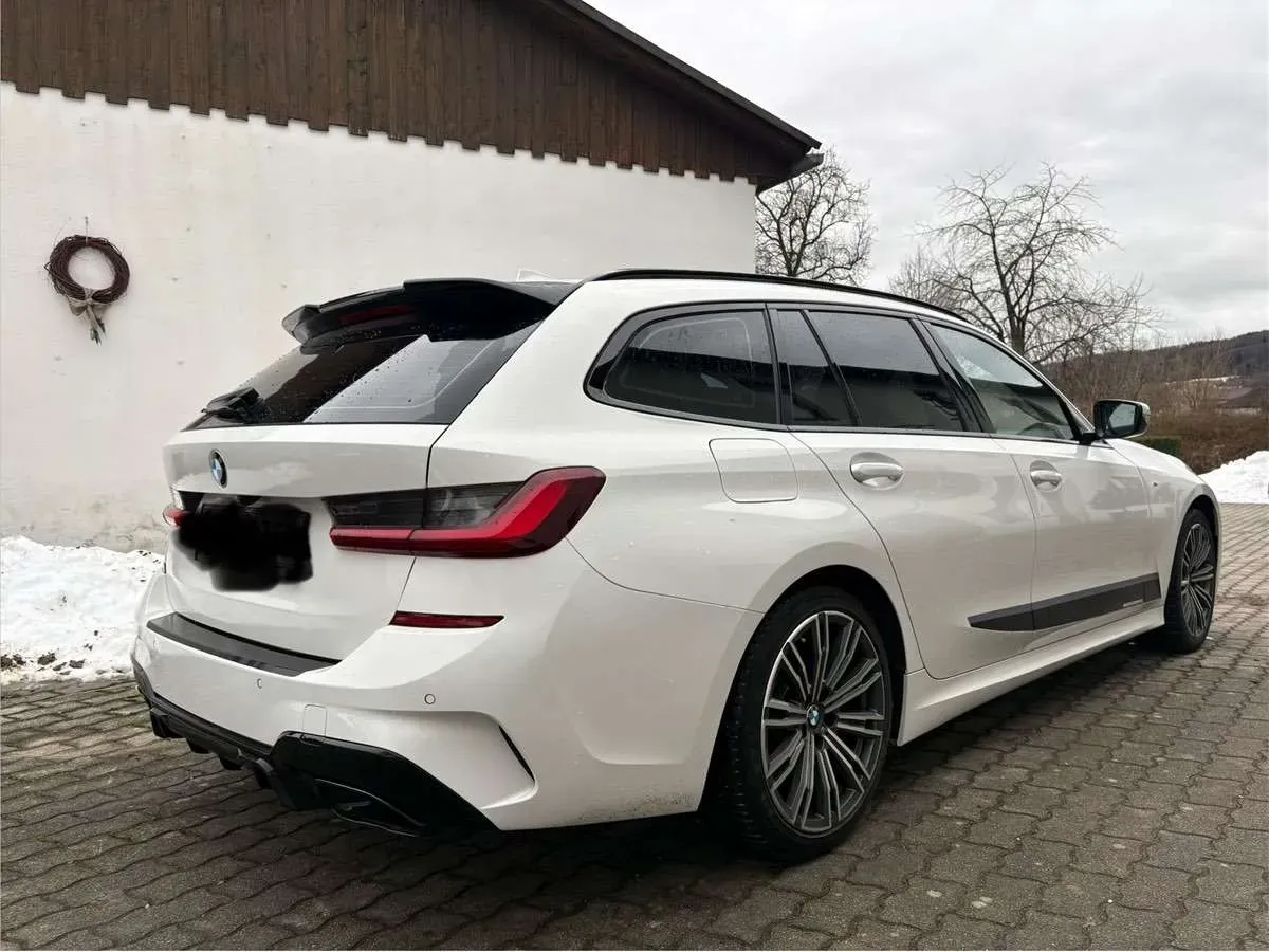 BMW 3 Series 2021 photo 2