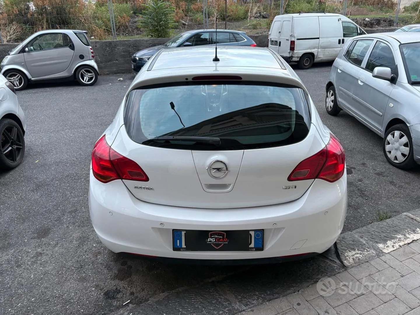 Opel Astra 2010 photo 5