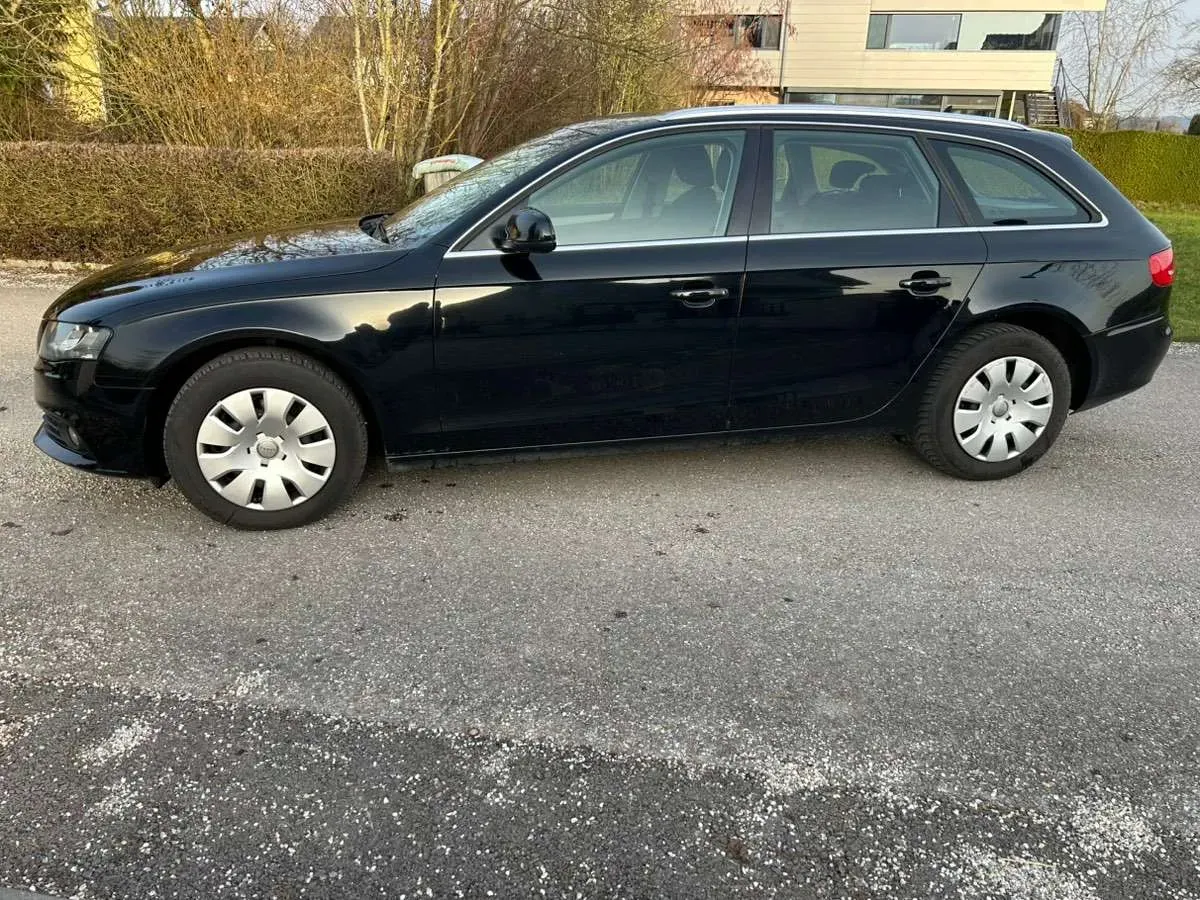 Audi A4 2010 photo 2