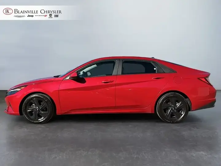 Hyundai Elantra 2022 photo 3