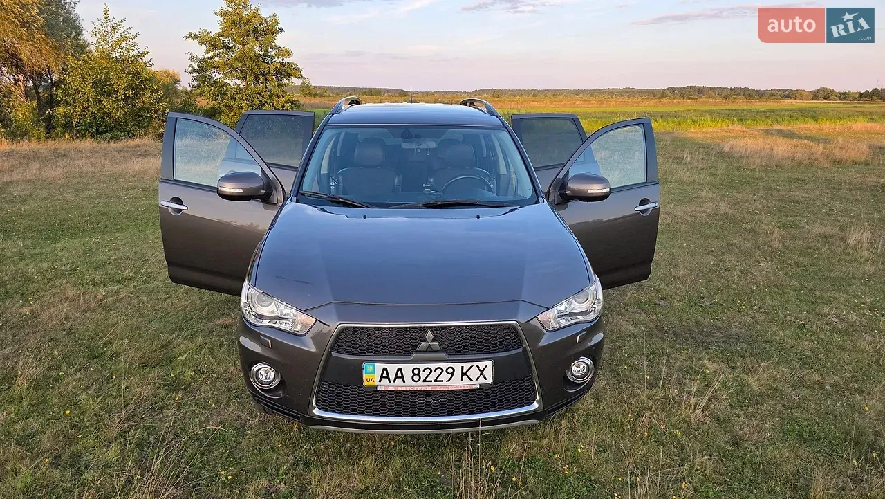 Mitsubishi Outlander 2011 photo 3