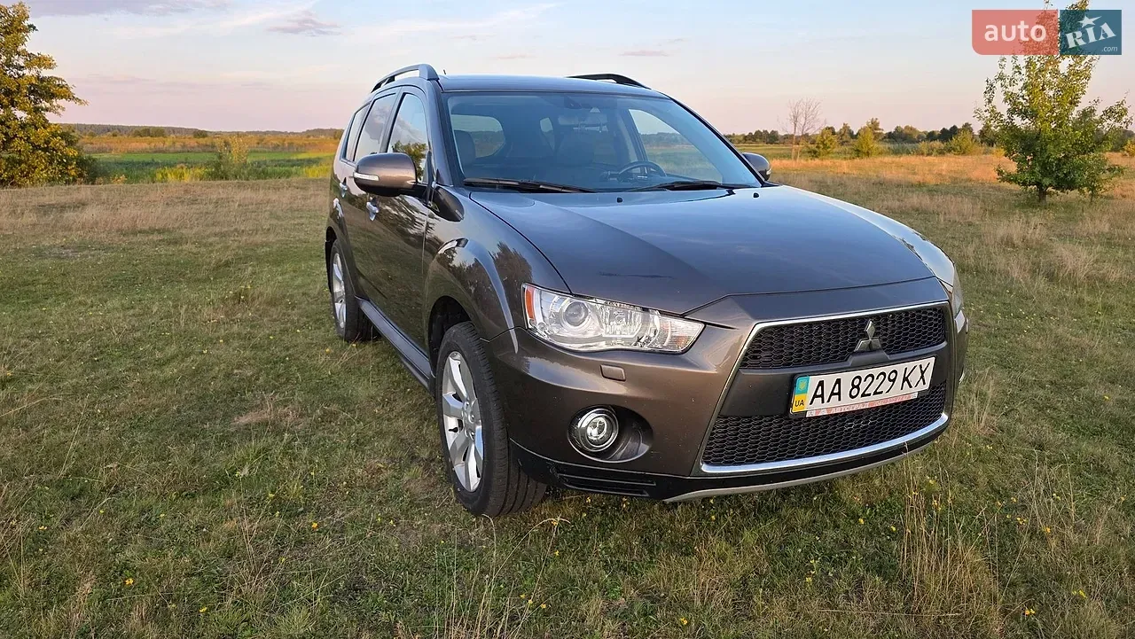 Mitsubishi Outlander 2011 photo 2