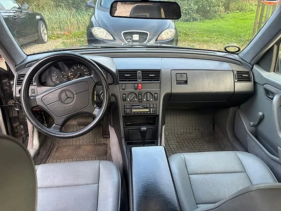 Mercedes-Benz C250 D 1994 photo 4