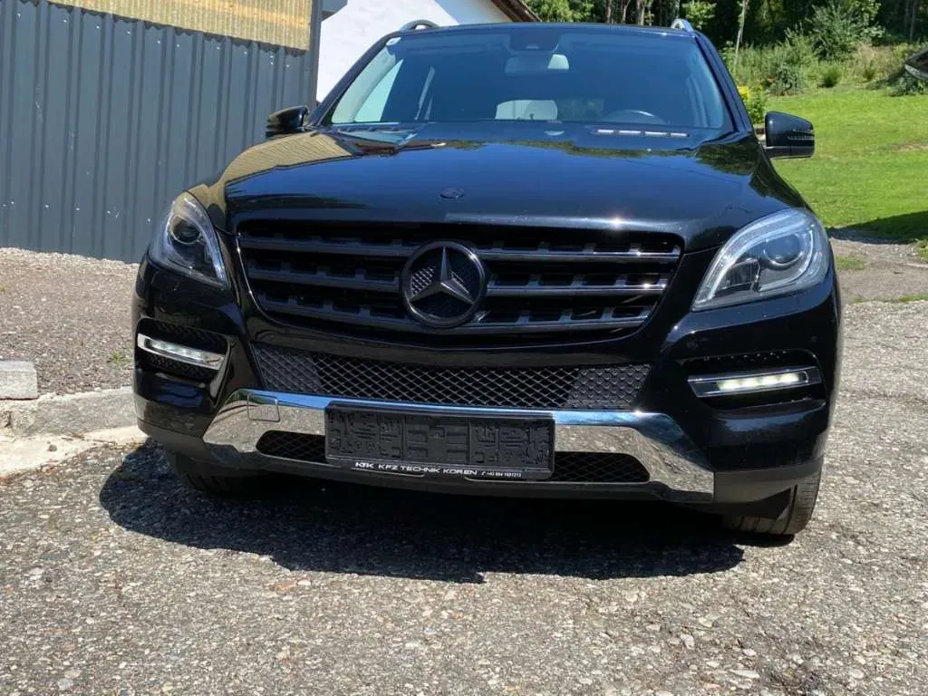 Mercedes-Benz M-Class 2012 photo 2