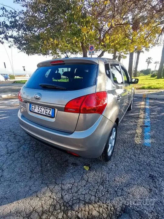 Kia Venga 2012 photo 4