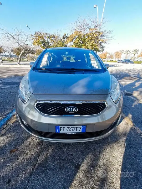 Kia Venga 2012 photo 2