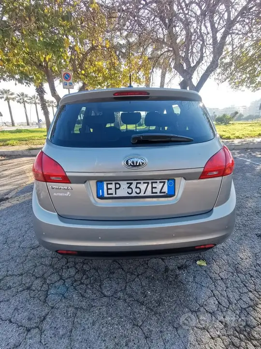 Kia Venga 2012 photo 5