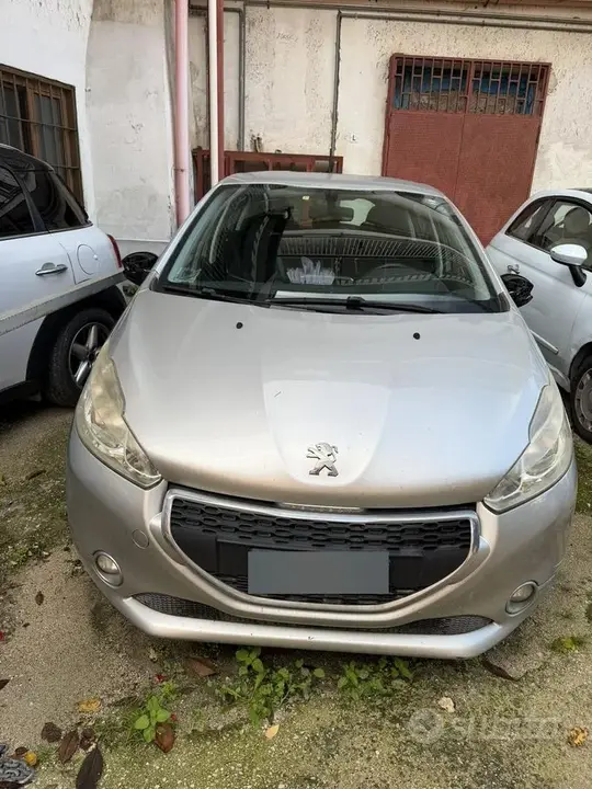 Peugeot 208 2014 photo 2
